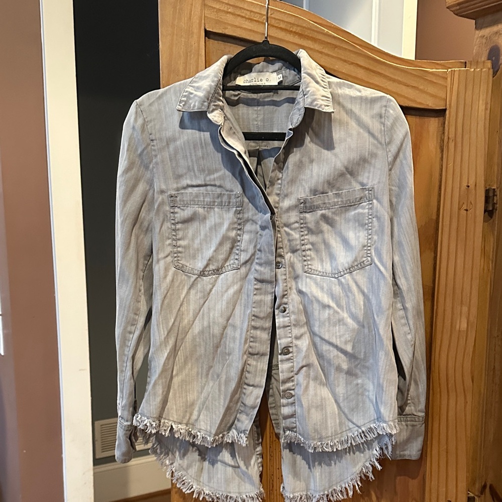 Light Wash Fringe-Hem Button-Up Shirt - Women